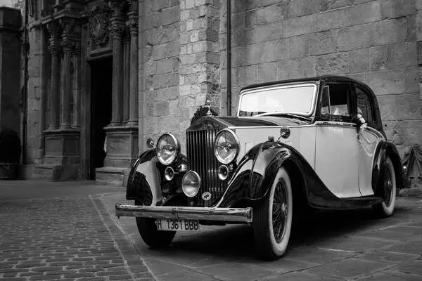 Prepare your antique car for classical car shipping.